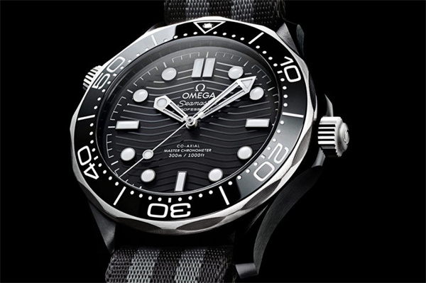 欧米茄腕表进灰了原因是什么（图）